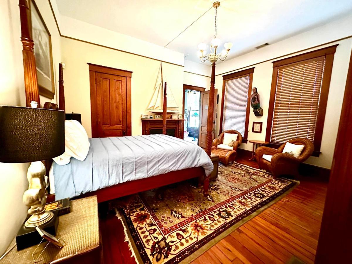 The Kate Shepard House Aparthotel Mobile Exterior photo